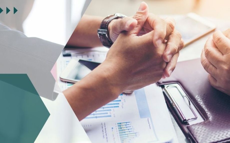 Negociación para la compra con los proveedores.